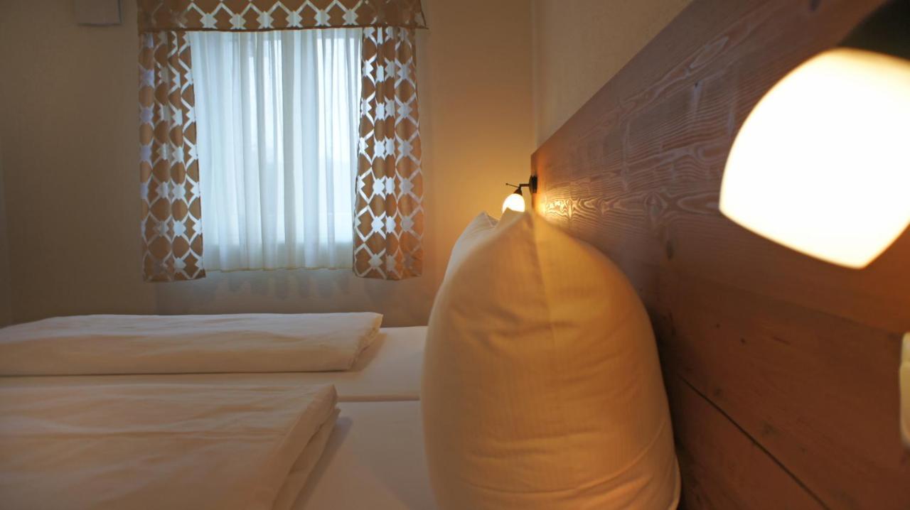 Hotel Heimfeld Restaurant Cafe Garching an Der Alz Екстер'єр фото