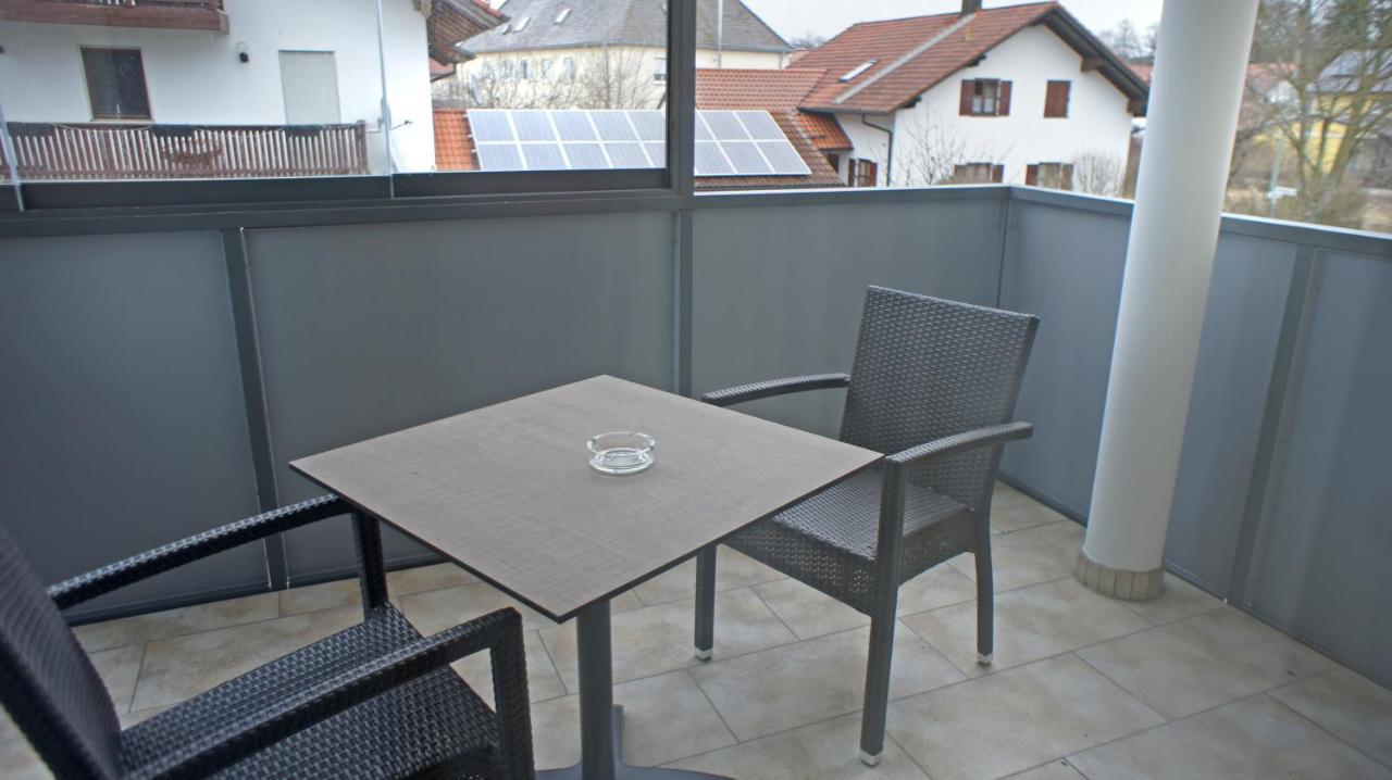 Hotel Heimfeld Restaurant Cafe Garching an Der Alz Екстер'єр фото