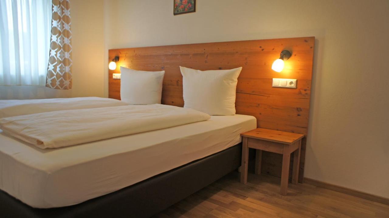 Hotel Heimfeld Restaurant Cafe Garching an Der Alz Екстер'єр фото