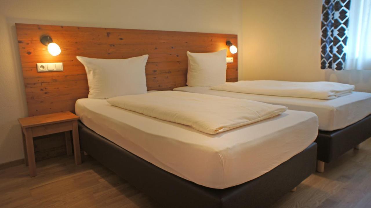 Hotel Heimfeld Restaurant Cafe Garching an Der Alz Екстер'єр фото