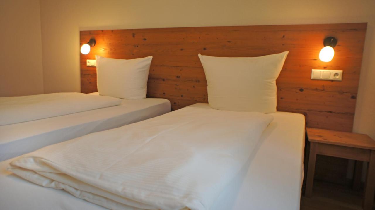 Hotel Heimfeld Restaurant Cafe Garching an Der Alz Екстер'єр фото