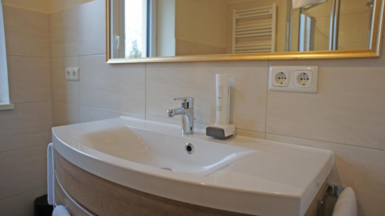 Hotel Heimfeld Restaurant Cafe Garching an Der Alz Екстер'єр фото