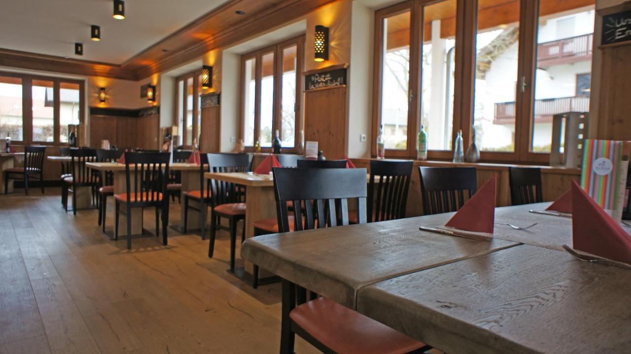 Hotel Heimfeld Restaurant Cafe Garching an Der Alz Екстер'єр фото