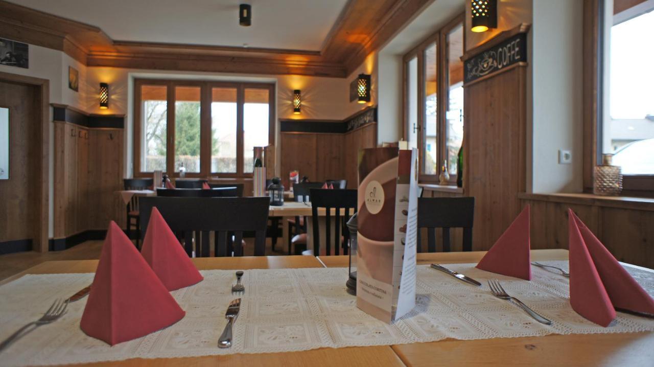 Hotel Heimfeld Restaurant Cafe Garching an Der Alz Екстер'єр фото