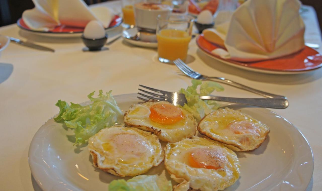 Hotel Heimfeld Restaurant Cafe Garching an Der Alz Екстер'єр фото