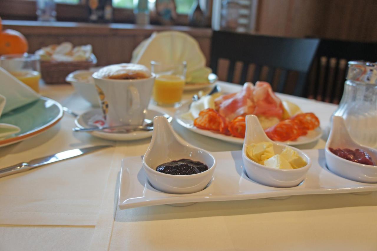 Hotel Heimfeld Restaurant Cafe Garching an Der Alz Екстер'єр фото